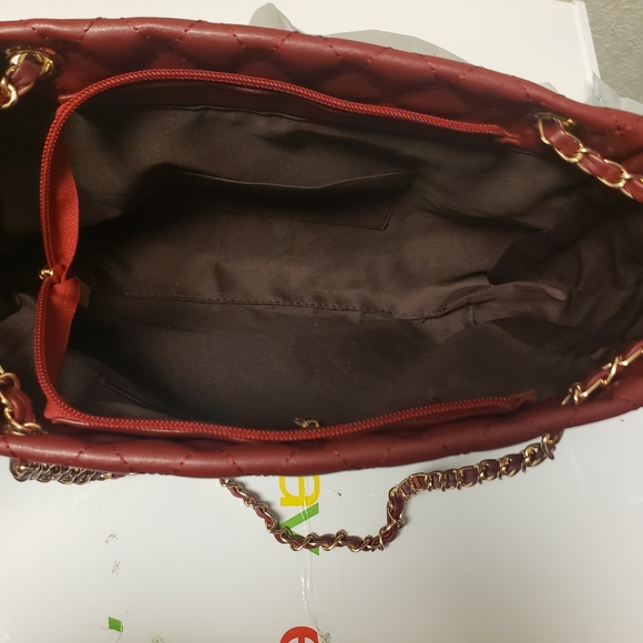 Large Quilted Handbag Wine Burgundy - Picture 12 of 16